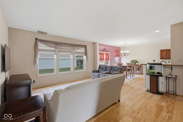 2462 Middle View Drive, Columbus, IN 47201