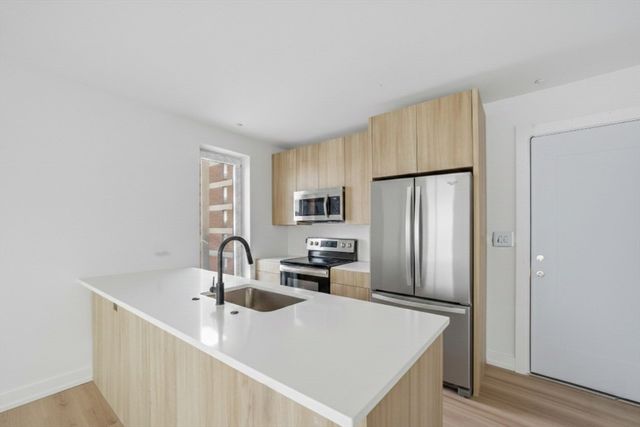 1035 Commonwealth Ave 511, Boston, MA 02215