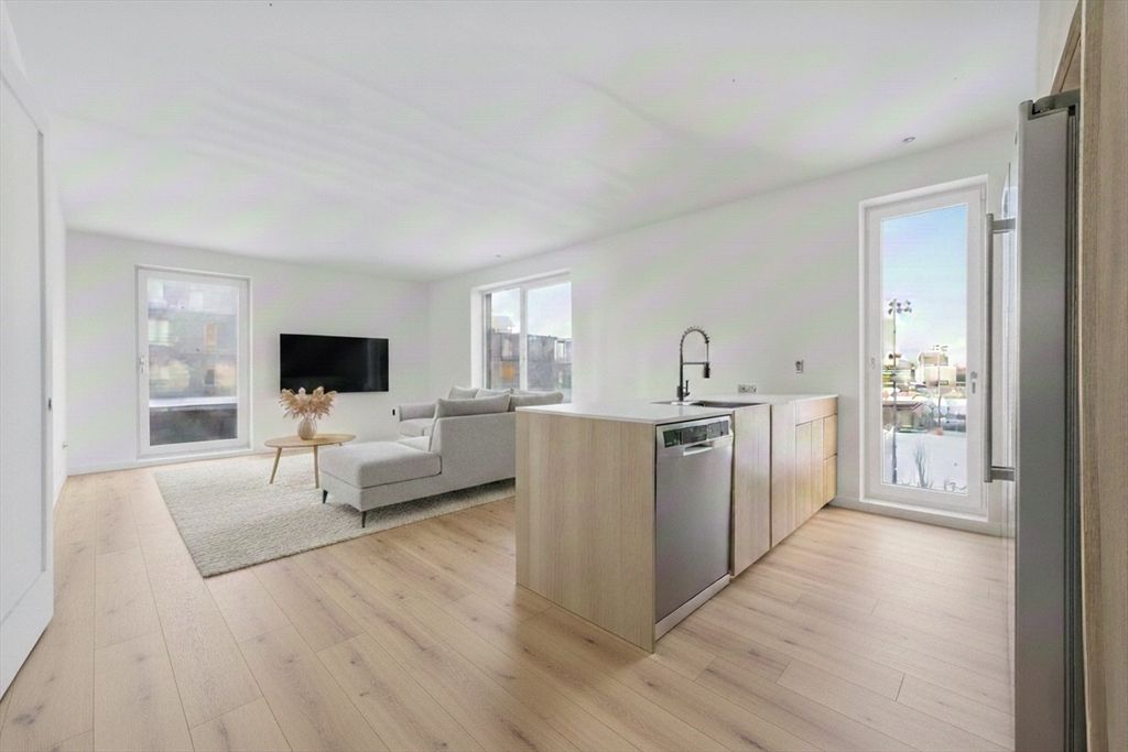 1035 Commonwealth Ave 511, Boston, MA 02215