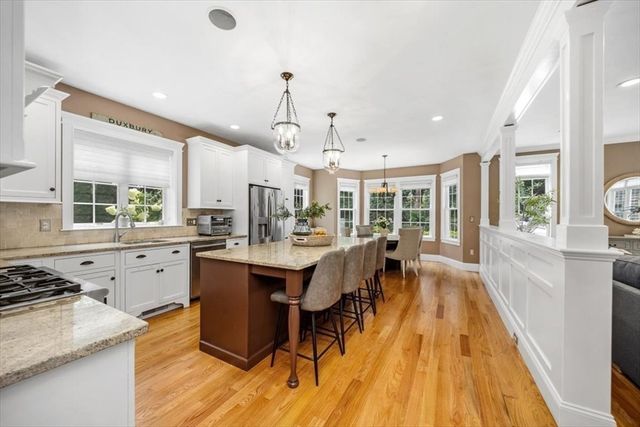 45 Summer St, Duxbury, MA 02332