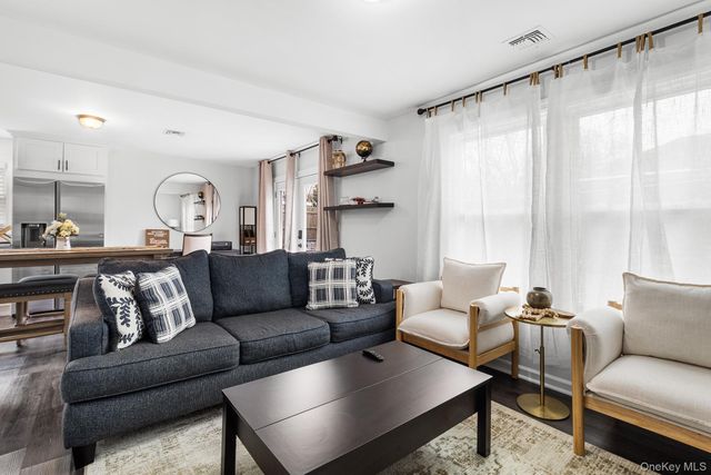 14 E 5th Street, Huntington, NY 11746