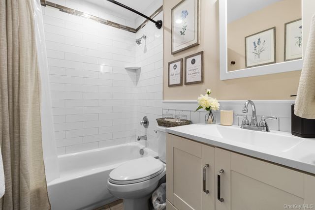 14 E 5th Street, Huntington, NY 11746