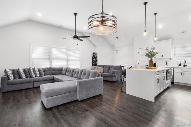 14 E 5th Street, Huntington, NY 11746