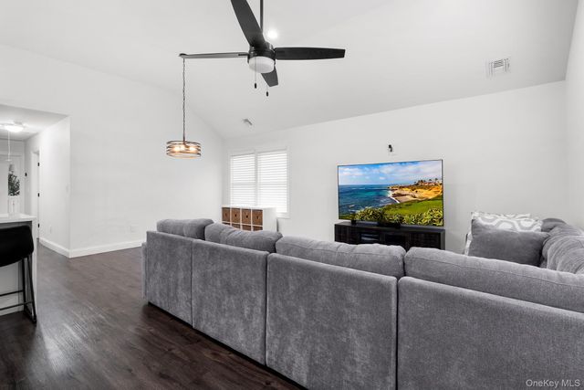 14 E 5th Street, Huntington, NY 11746