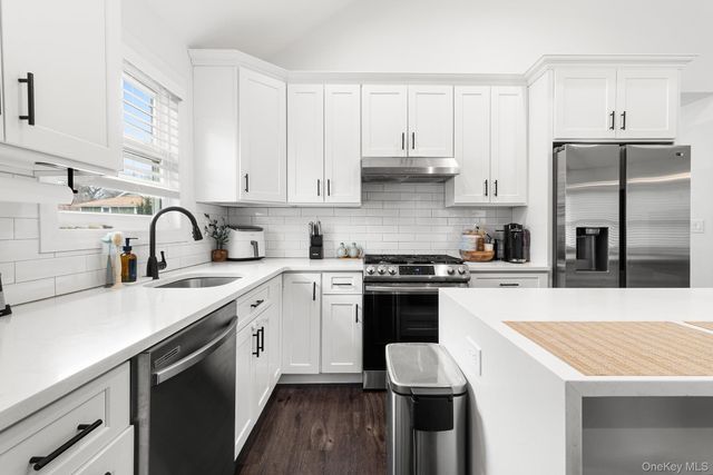 14 E 5th Street, Huntington, NY 11746