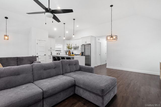 14 E 5th Street, Huntington, NY 11746