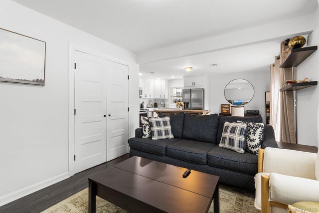 14 E 5th Street, Huntington, NY 11746