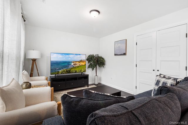 14 E 5th Street, Huntington, NY 11746