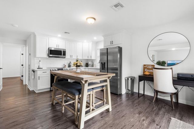 14 E 5th Street, Huntington, NY 11746