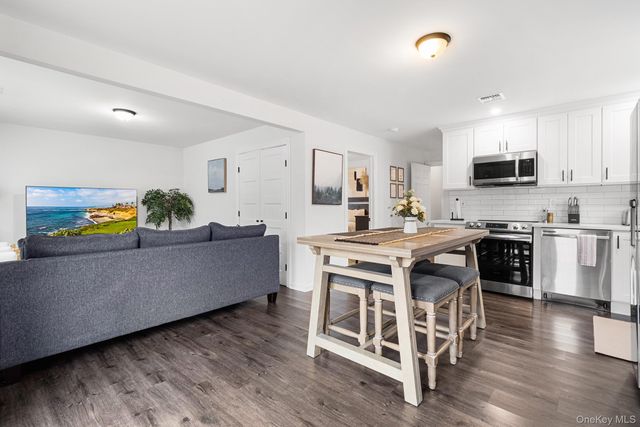 14 E 5th Street, Huntington, NY 11746