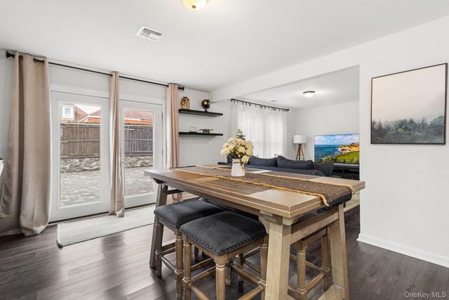 14 E 5th Street, Huntington, NY 11746