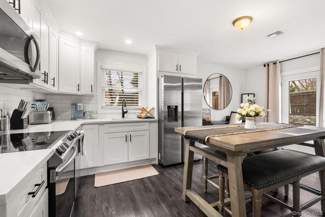 14 E 5th Street, Huntington, NY 11746