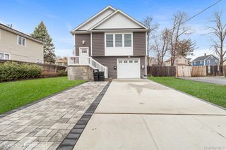 14 E 5th Street, Huntington, NY 11746