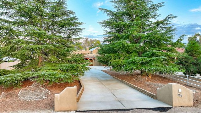 1708 Rusty Road NW, Albuquerque, NM 87114