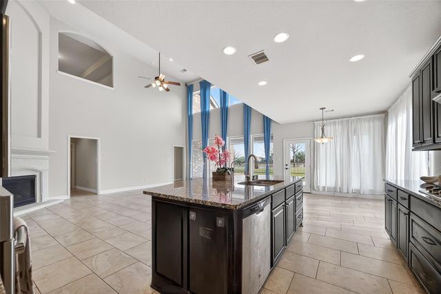 1919 Cayman Bend Lane, Pearland, TX 77584