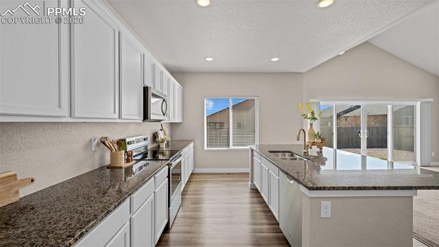 2402 Sunrise Lane, Pueblo, CO 81008