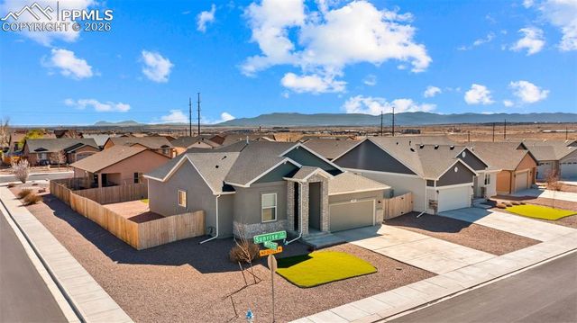 2402 Sunrise Lane, Pueblo, CO 81008