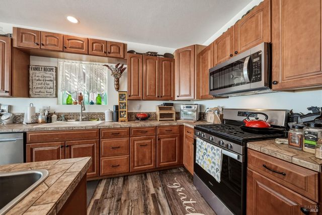 3310 Riviera West Dr, Kelseyville, CA 95451