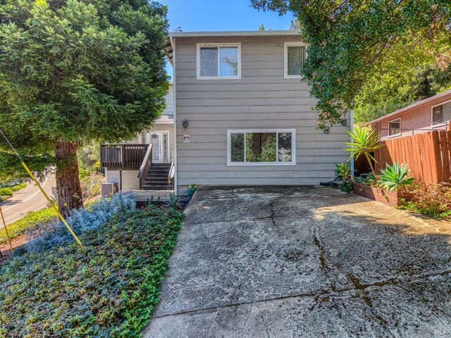 3310 Riviera West Dr, Kelseyville, CA 95451