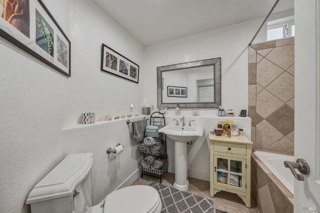 3310 Riviera West Dr, Kelseyville, CA 95451
