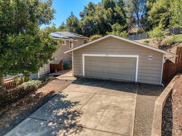 3310 Riviera West Dr, Kelseyville, CA 95451