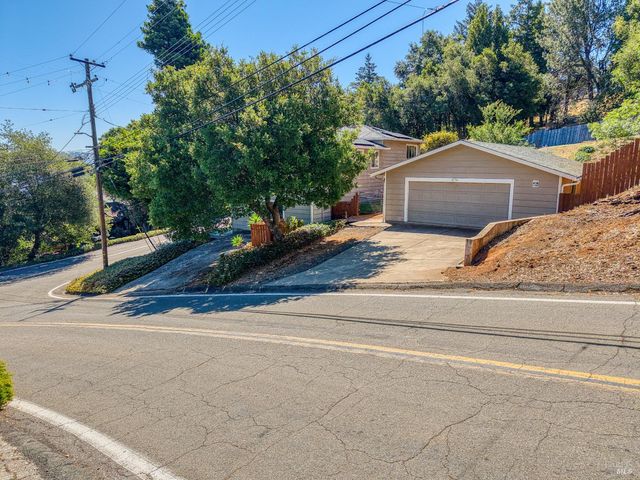 3310 Riviera West Dr, Kelseyville, CA 95451