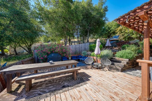 3310 Riviera West Dr, Kelseyville, CA 95451
