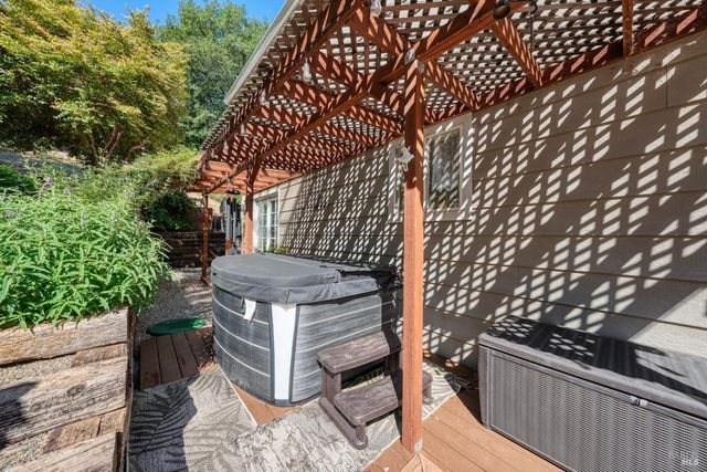 3310 Riviera West Dr, Kelseyville, CA 95451