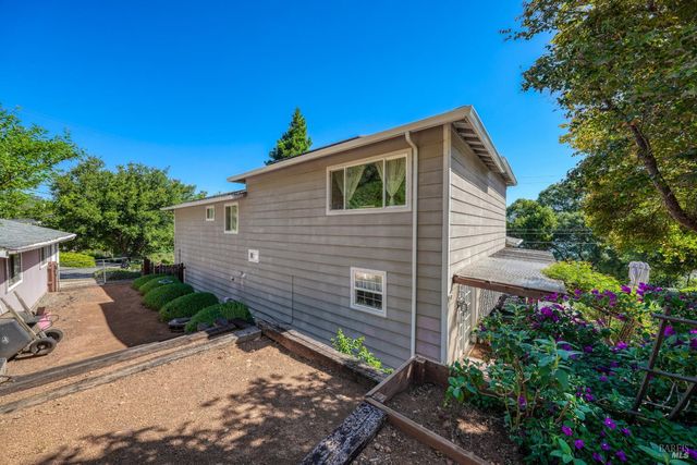 3310 Riviera West Dr, Kelseyville, CA 95451