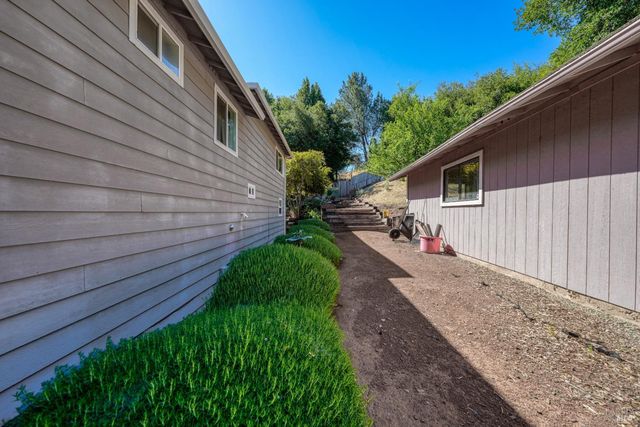 3310 Riviera West Dr, Kelseyville, CA 95451
