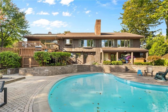 135 Orchard Park Boulevard, Irondequoit, NY 14609