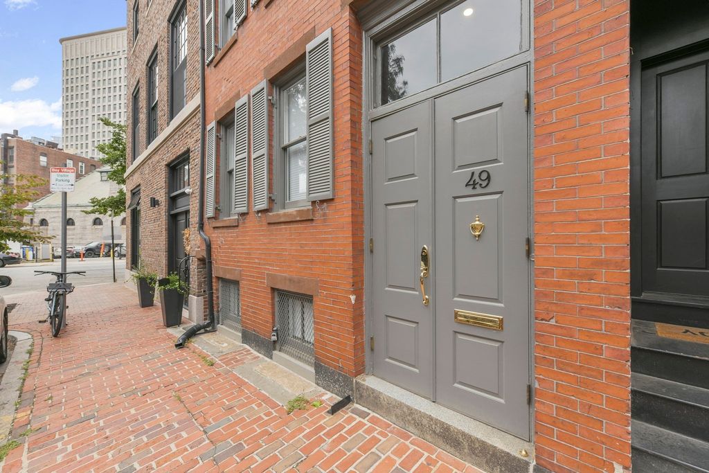 49 Winchester Street, Boston, MA 02116