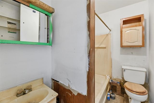 4812 Spring Creek Road, Three Oaks, MI 49128