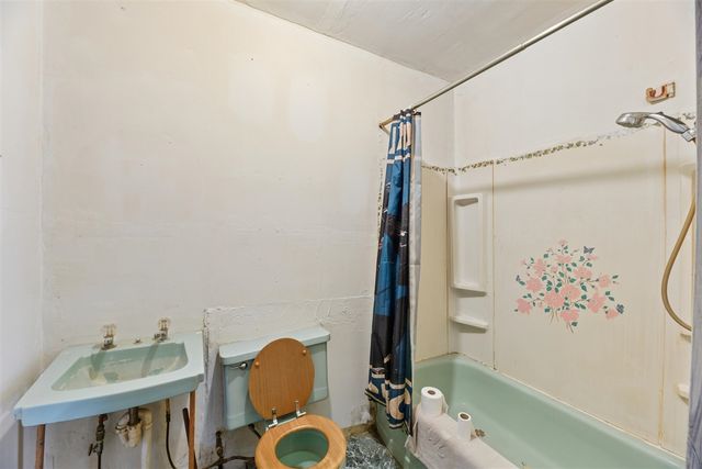 4812 Spring Creek Road, Three Oaks, MI 49128