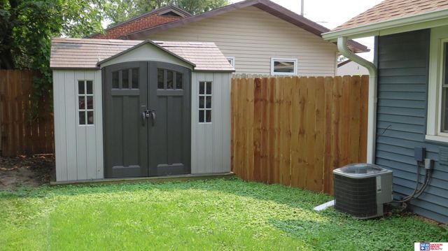 7203 Burlington Avenue, Lincoln, NE 68507