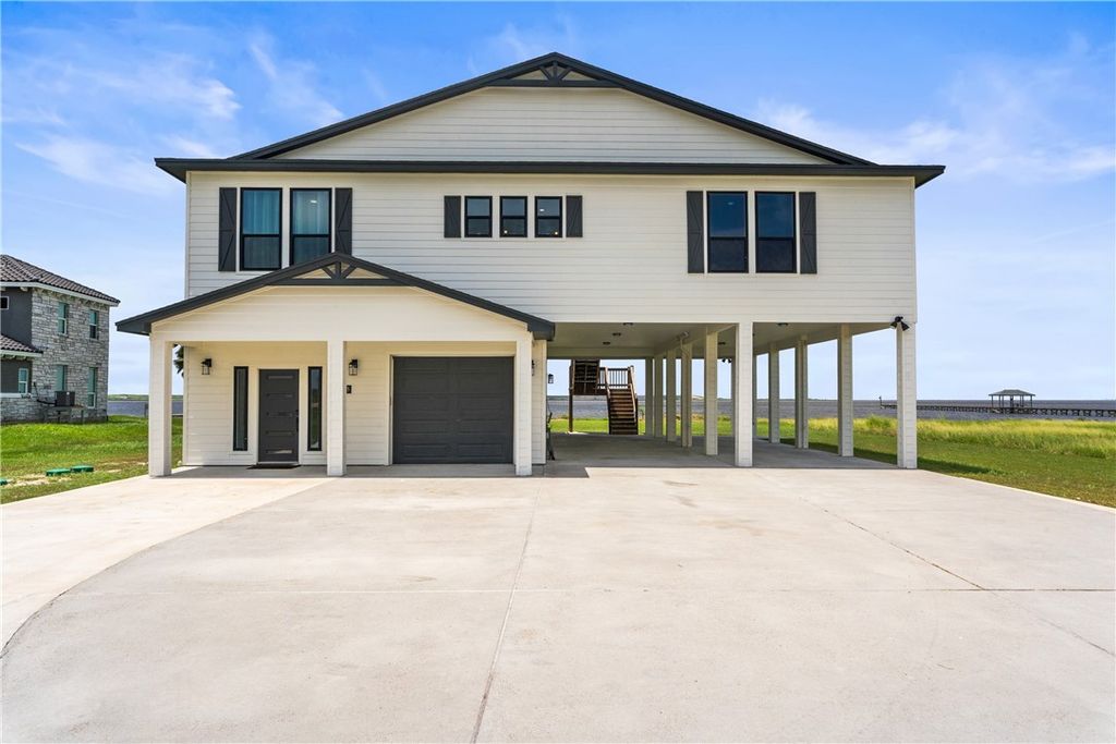 135 Sunrise Dr, Rockport, TX 78382 — exterior