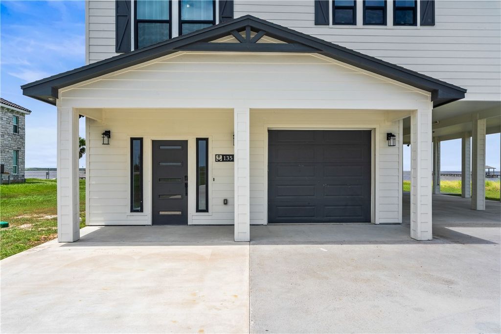 135 Sunrise Dr, Rockport, TX 78382 — photo 3