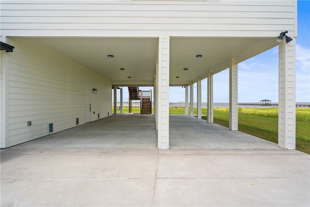 135 Sunrise Dr, Rockport, TX 78382 — photo 4
