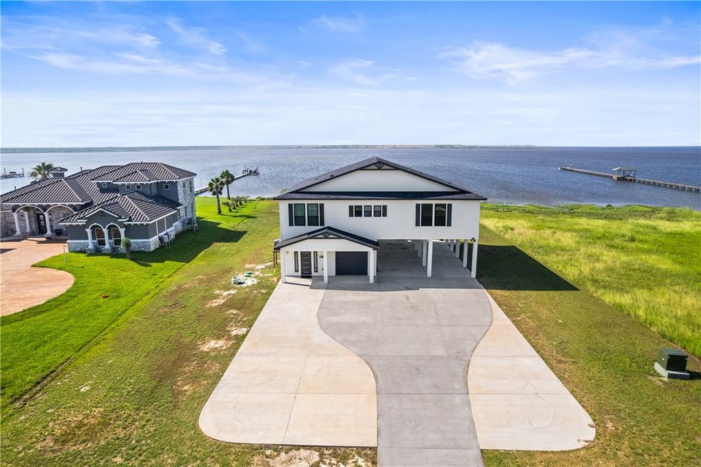 135 Sunrise Dr, Rockport, TX 78382 — photo 5