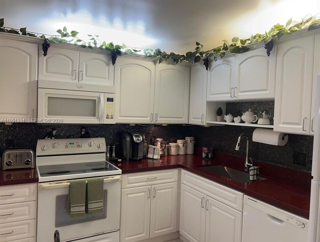 821 Cypress Boulevard 312, Pompano Beach, FL 33069