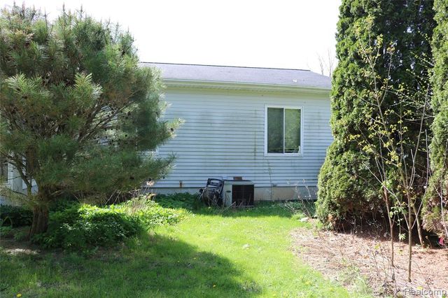 1073 Sarah Street, Grand Blanc, MI 48439