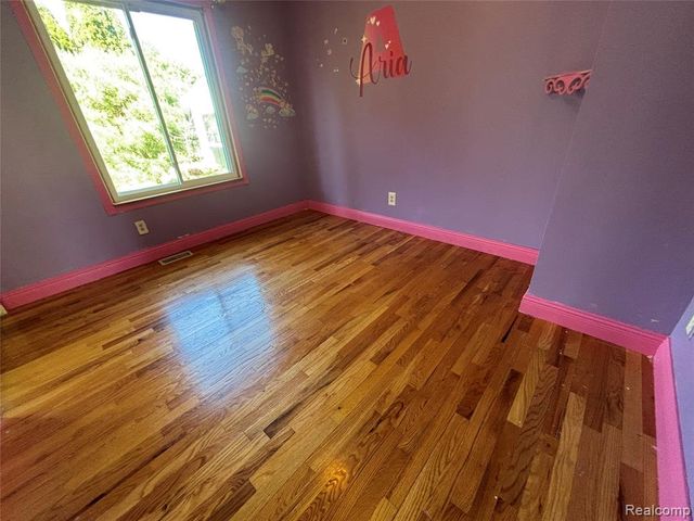 1073 Sarah Street, Grand Blanc, MI 48439