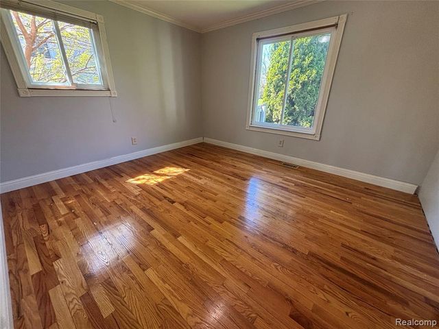1073 Sarah Street, Grand Blanc, MI 48439