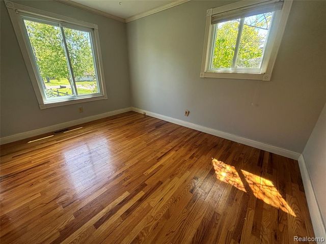 1073 Sarah Street, Grand Blanc, MI 48439