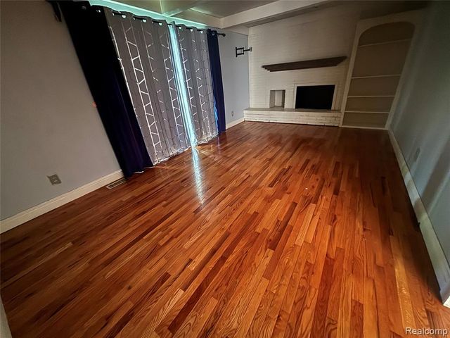 1073 Sarah Street, Grand Blanc, MI 48439