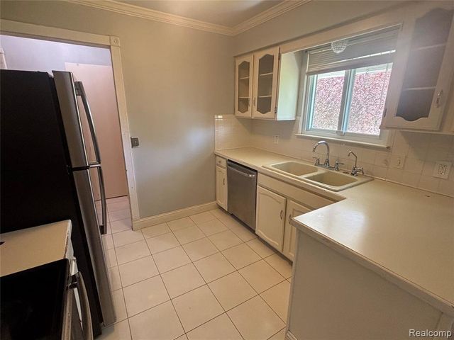 1073 Sarah Street, Grand Blanc, MI 48439