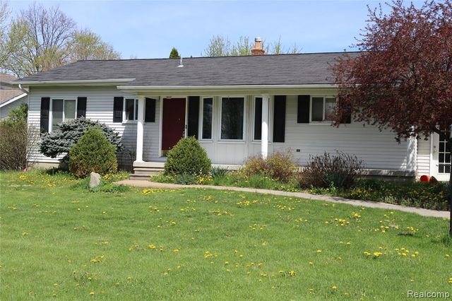 1073 Sarah Street, Grand Blanc, MI 48439