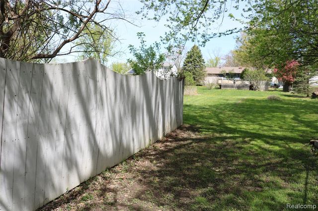 1073 Sarah Street, Grand Blanc, MI 48439
