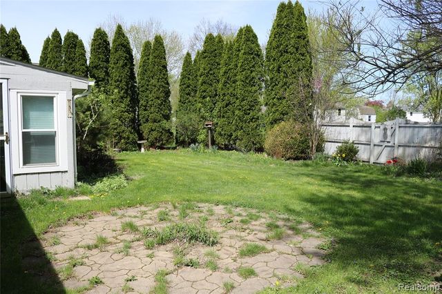 1073 Sarah Street, Grand Blanc, MI 48439