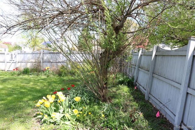 1073 Sarah Street, Grand Blanc, MI 48439
